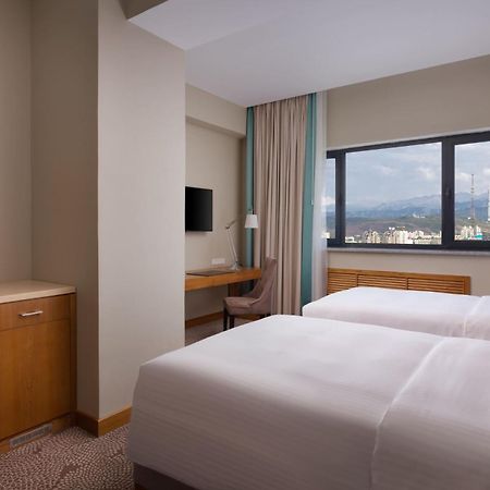 מלון Doubletree By Hilton אלמטי מראה חיצוני תמונה