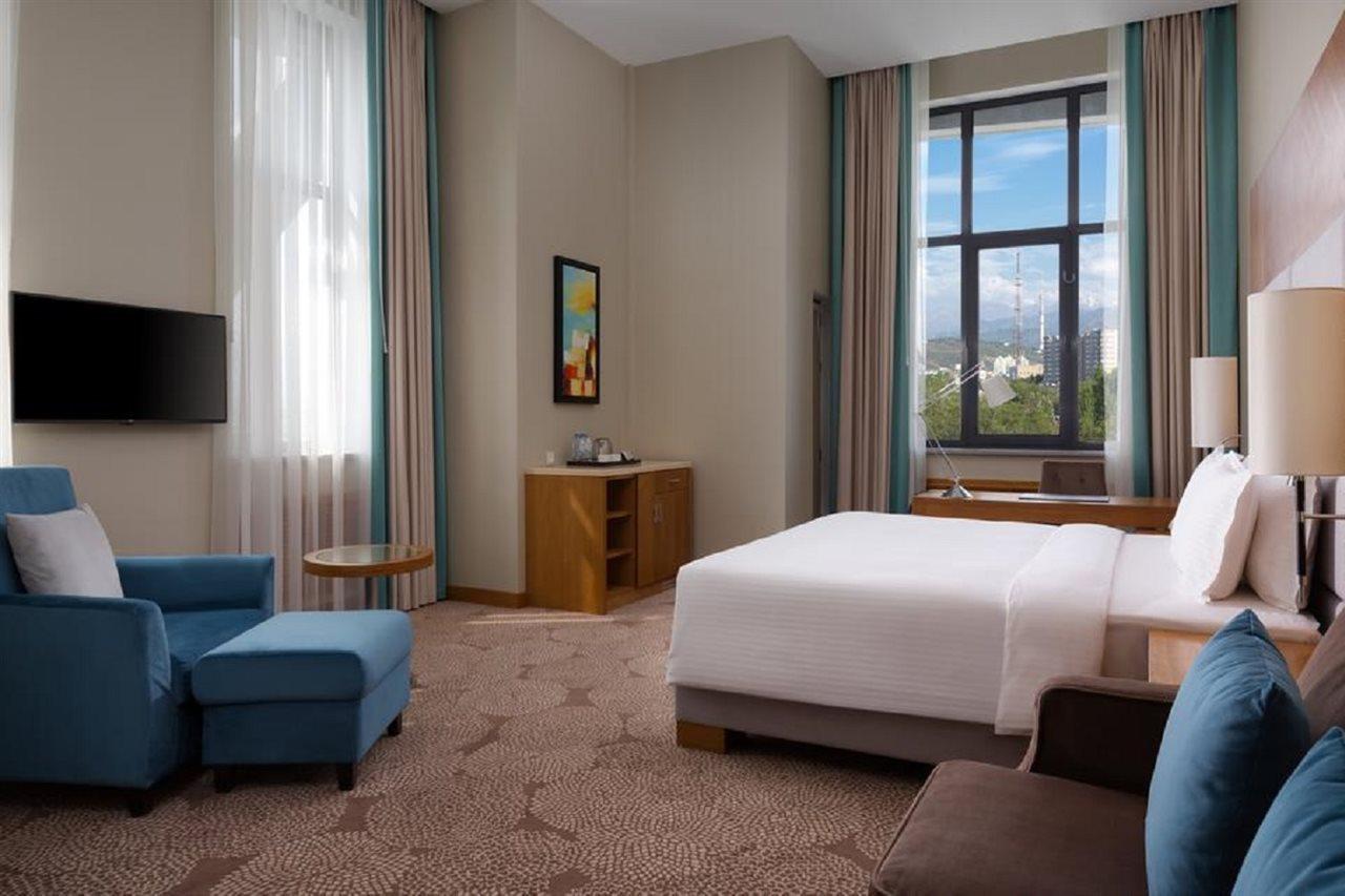 מלון Doubletree By Hilton אלמטי מראה חיצוני תמונה