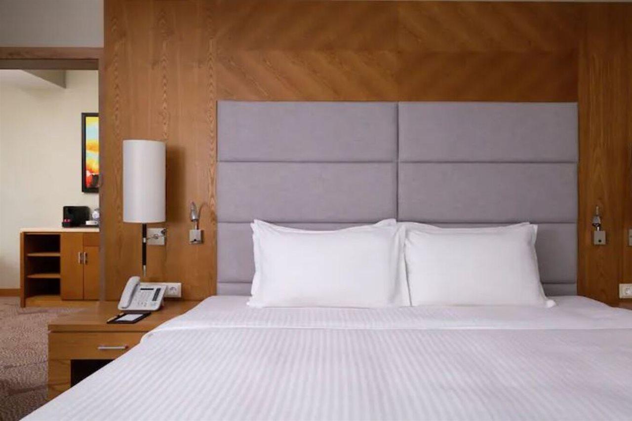 מלון Doubletree By Hilton אלמטי מראה חיצוני תמונה