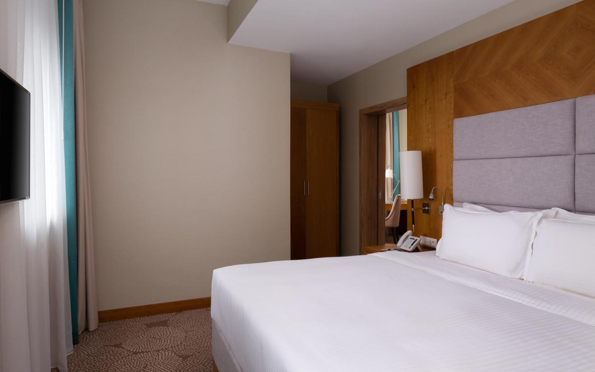 מלון Doubletree By Hilton אלמטי מראה חיצוני תמונה