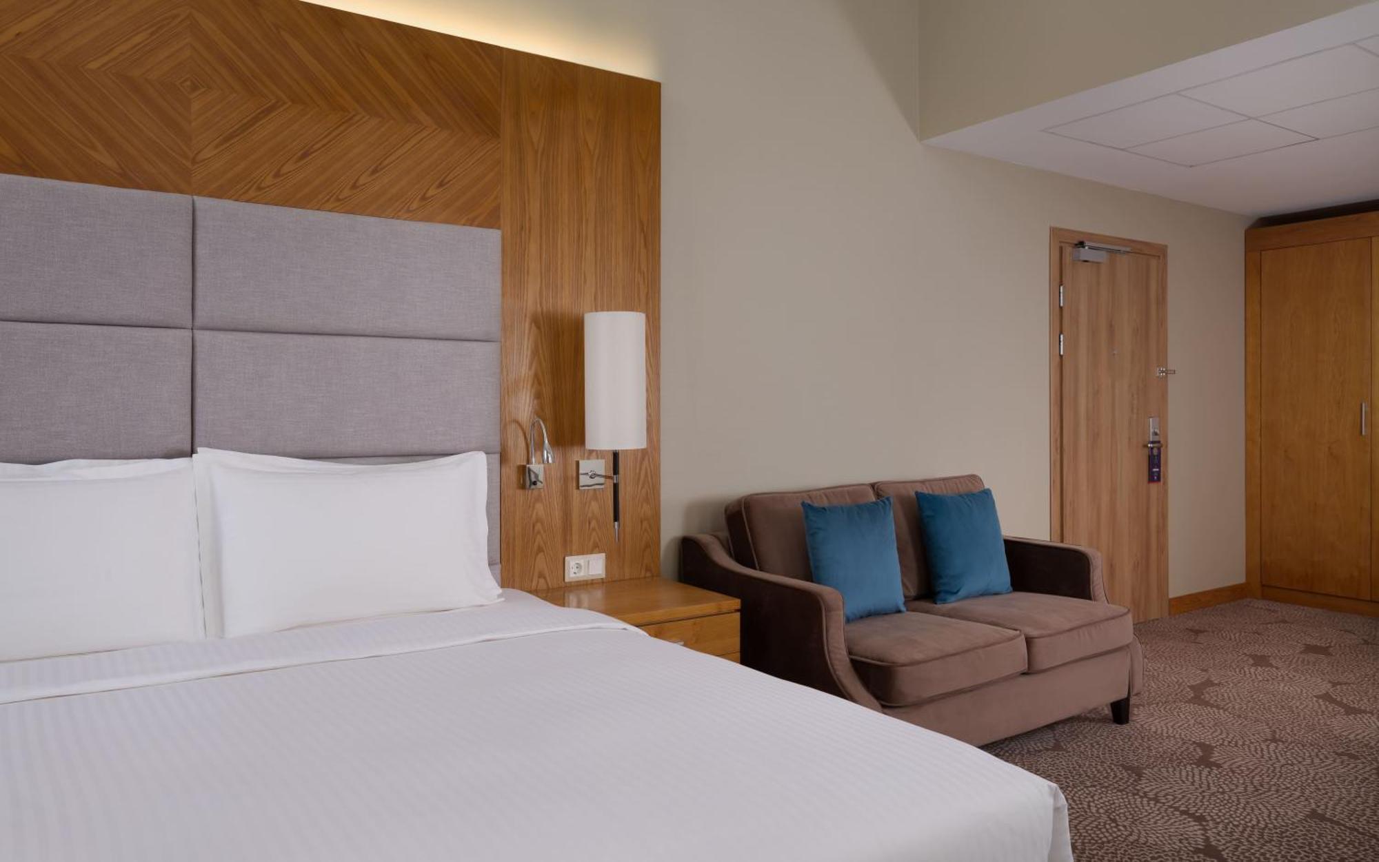 מלון Doubletree By Hilton אלמטי מראה חיצוני תמונה