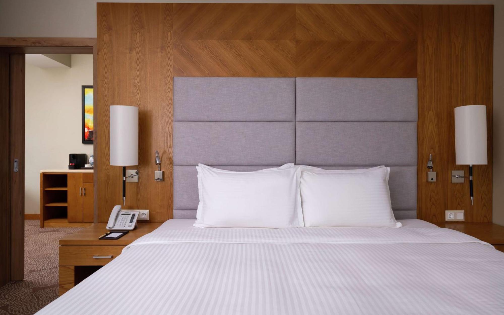 מלון Doubletree By Hilton אלמטי מראה חיצוני תמונה