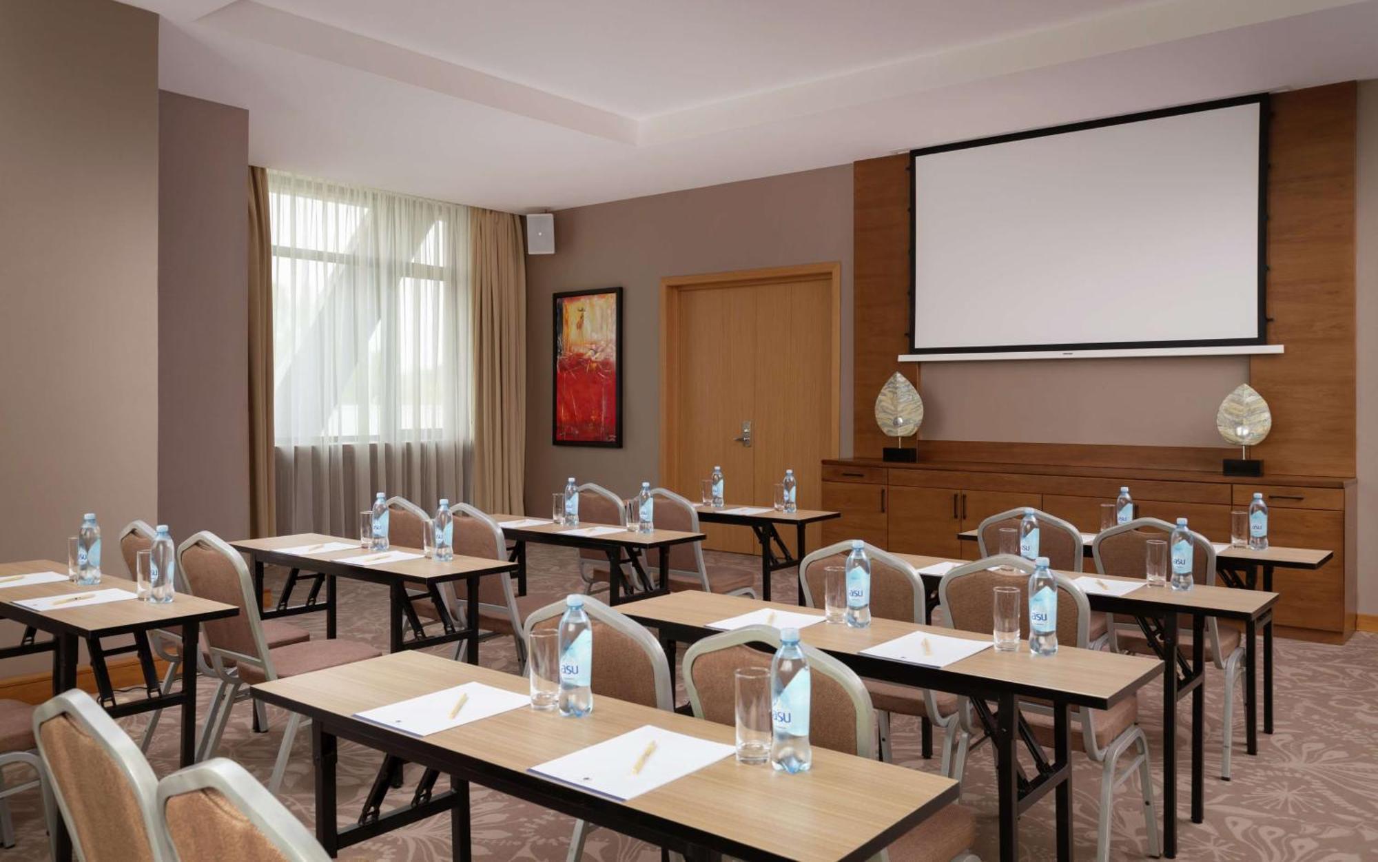 מלון Doubletree By Hilton אלמטי מראה חיצוני תמונה